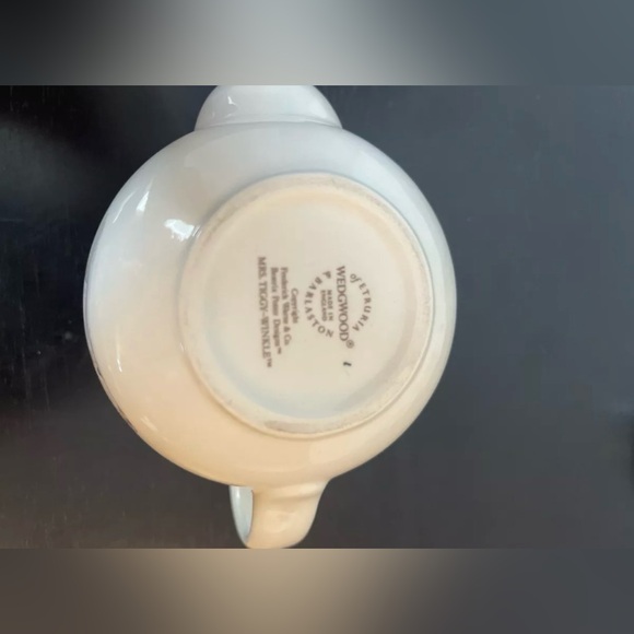 Wedgwood MRS TIGGY WINKLE Miniature Teapot. - Picture 7 of 10